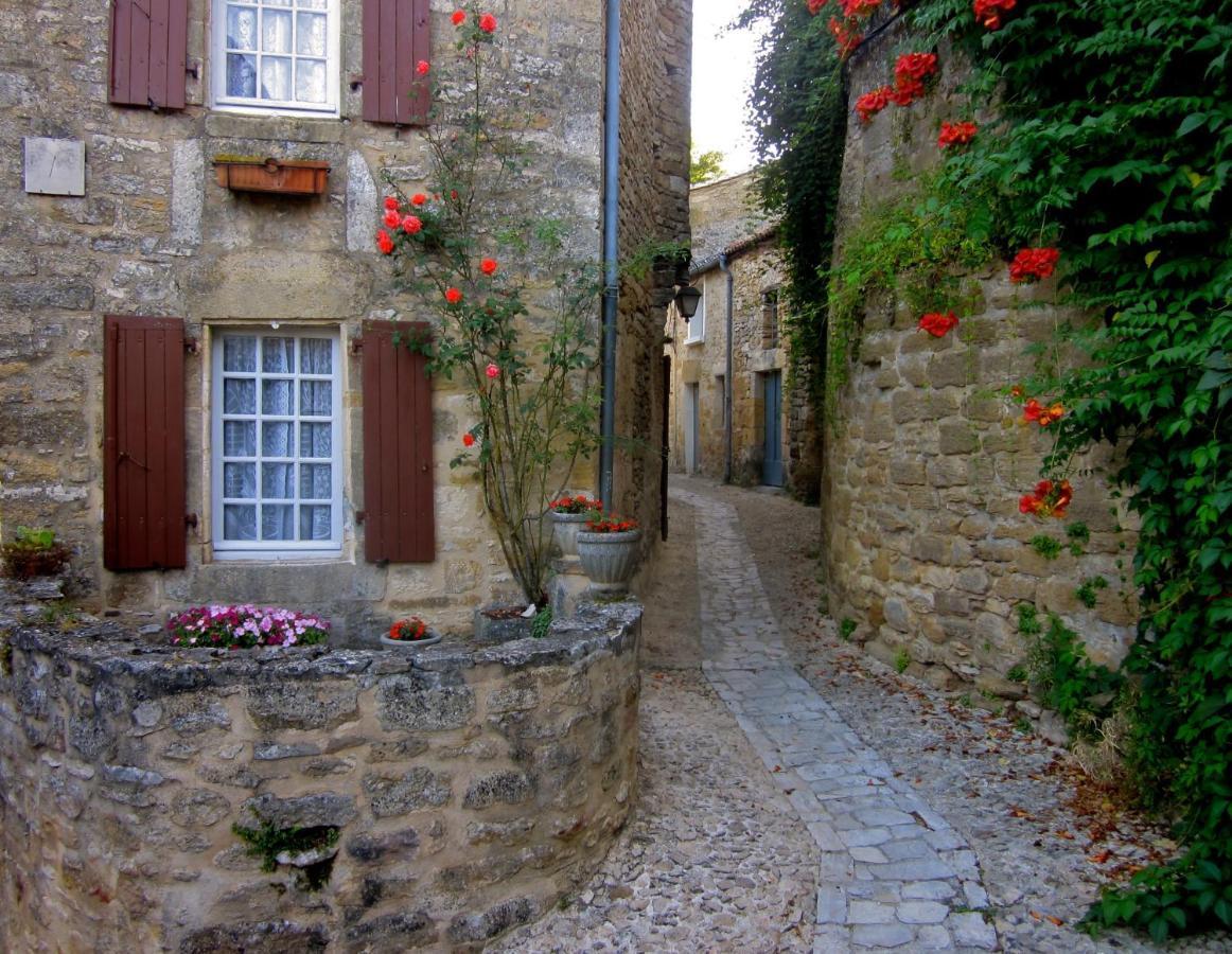 La Petite Maison Beynac-et-Cazenac Exterior photo